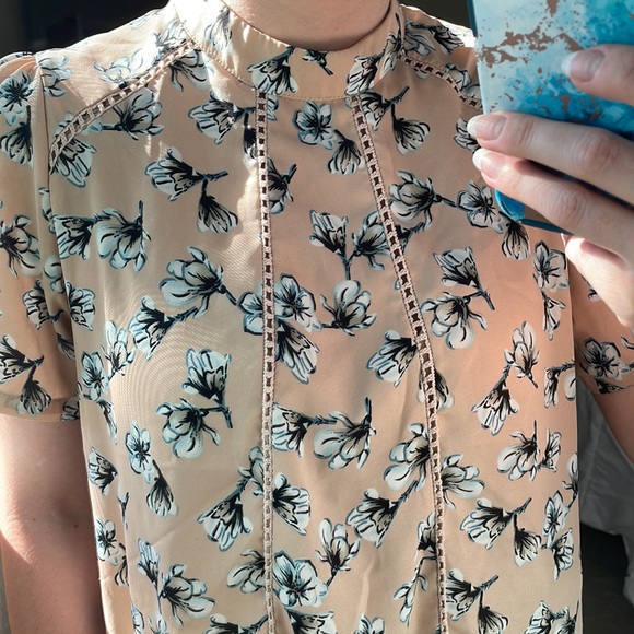 Sienna Sky High Rise Peach Pino Nude Floral Blouse with Lace Inlay - Picture 2 of 8